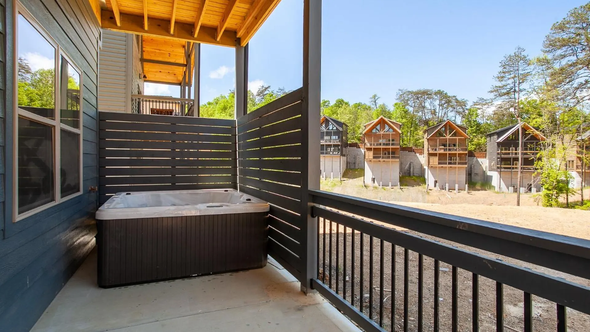 Mountain Luxury Prime: Pool, Hottub, Arcade & Holiday home *