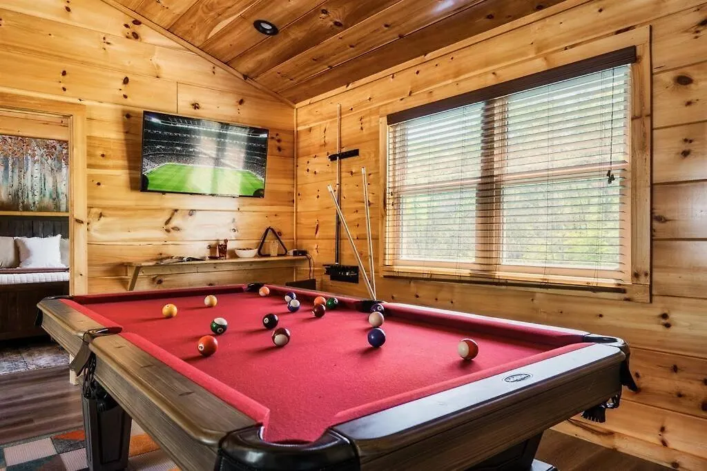 Holiday home 5 Ensuite Bedrooms, Hot Tub, Dog Friendly *