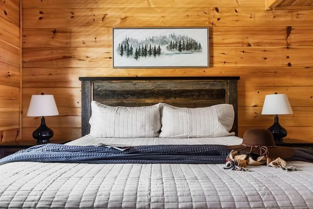 Holiday home 5 Ensuite Bedrooms, Hot Tub, Dog Friendly