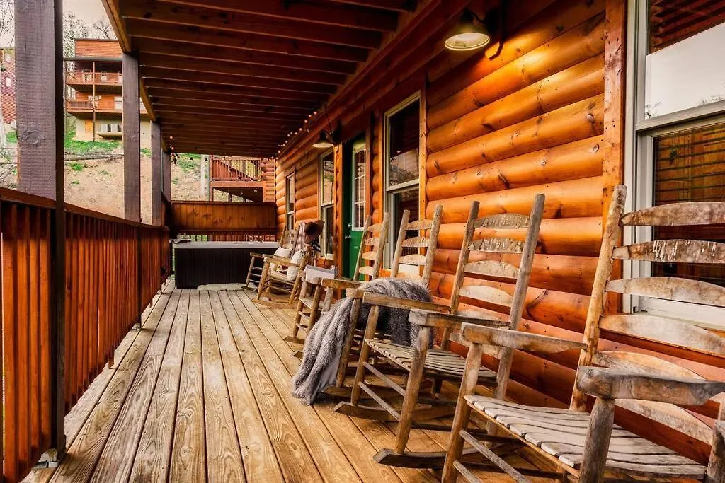 5 Ensuite Bedrooms, Hot Tub, Dog Friendly Holiday home Pigeon Forge