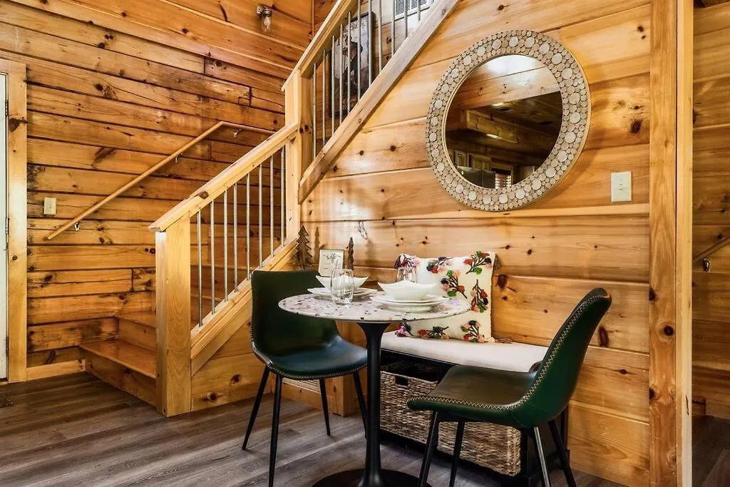 Holiday home 5 Ensuite Bedrooms, Hot Tub, Dog Friendly Pigeon Forge