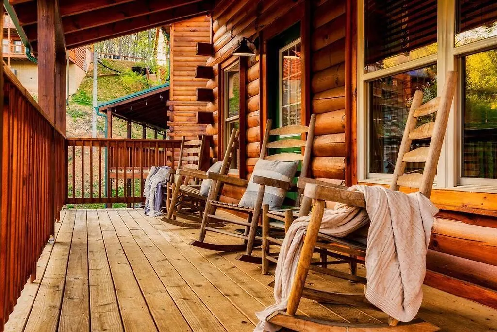 5 Ensuite Bedrooms, Hot Tub, Dog Friendly * Pigeon Forge