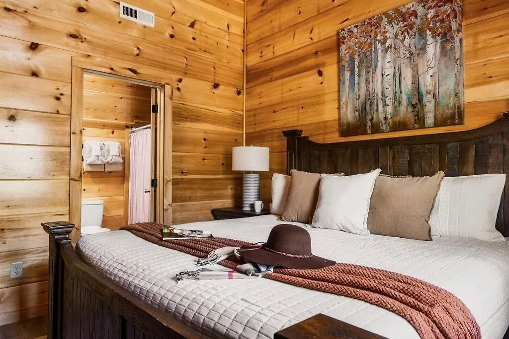 Holiday home 5 Ensuite Bedrooms, Hot Tub, Dog Friendly *