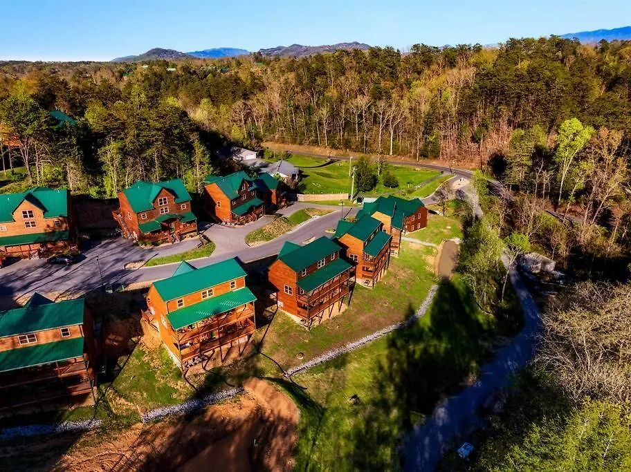 5 Ensuite Bedrooms, Hot Tub, Dog Friendly Holiday home Pigeon Forge