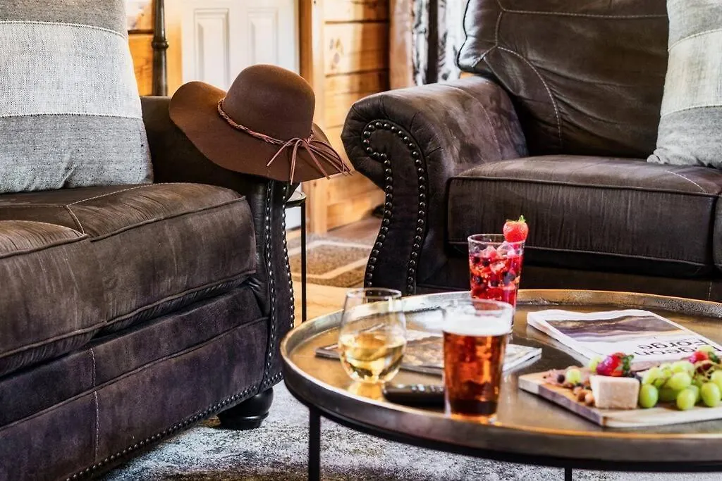 5 Ensuite Bedrooms, Hot Tub, Dog Friendly Holiday home