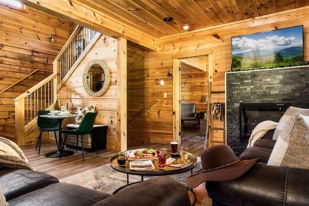 Holiday home 5 Ensuite Bedrooms, Hot Tub, Dog Friendly