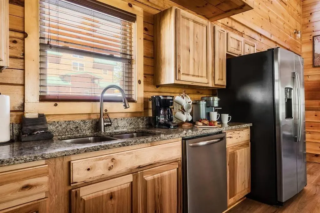 5 Ensuite Bedrooms, Hot Tub, Dog Friendly Holiday home *