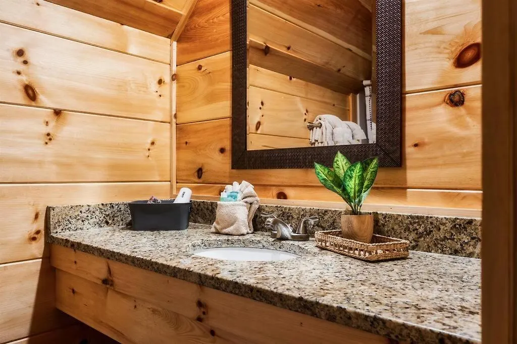 5 Ensuite Bedrooms, Hot Tub, Dog Friendly Holiday home Pigeon Forge