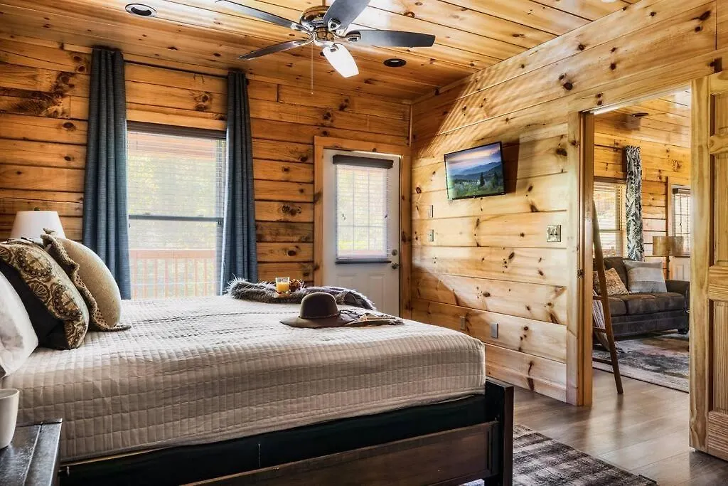 5 Ensuite Bedrooms, Hot Tub, Dog Friendly