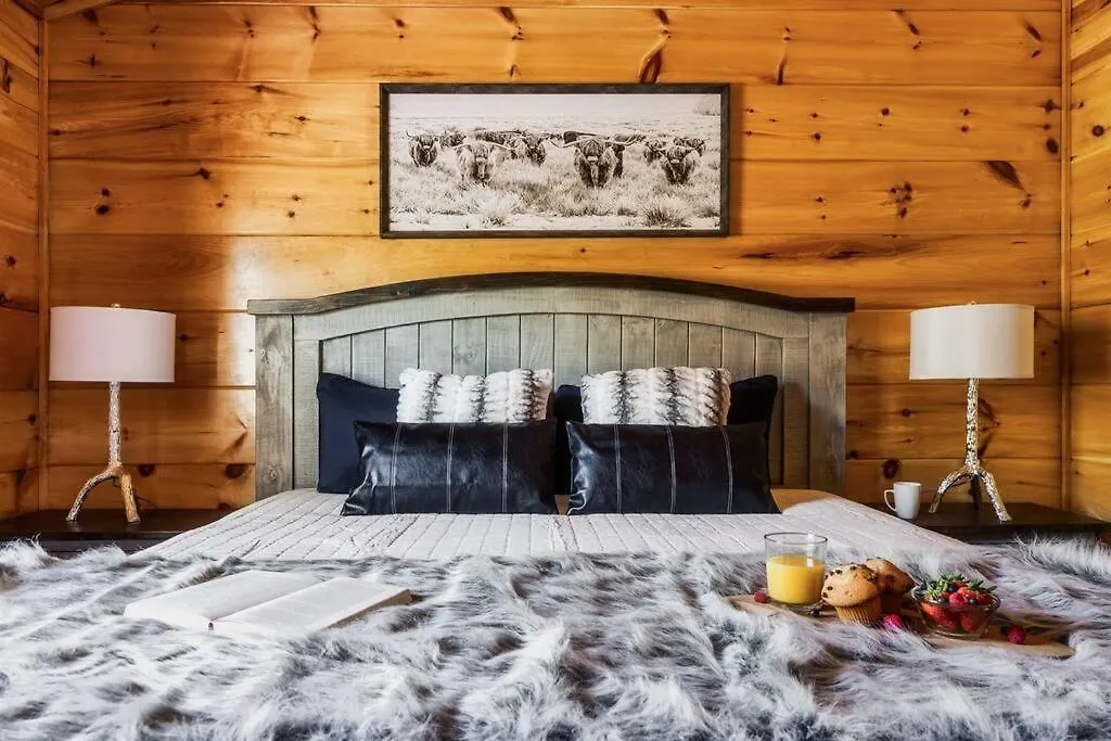 5 Ensuite Bedrooms, Hot Tub, Dog Friendly Holiday home