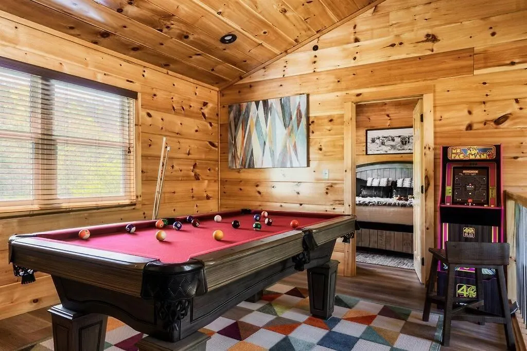 Holiday home 5 Ensuite Bedrooms, Hot Tub, Dog Friendly