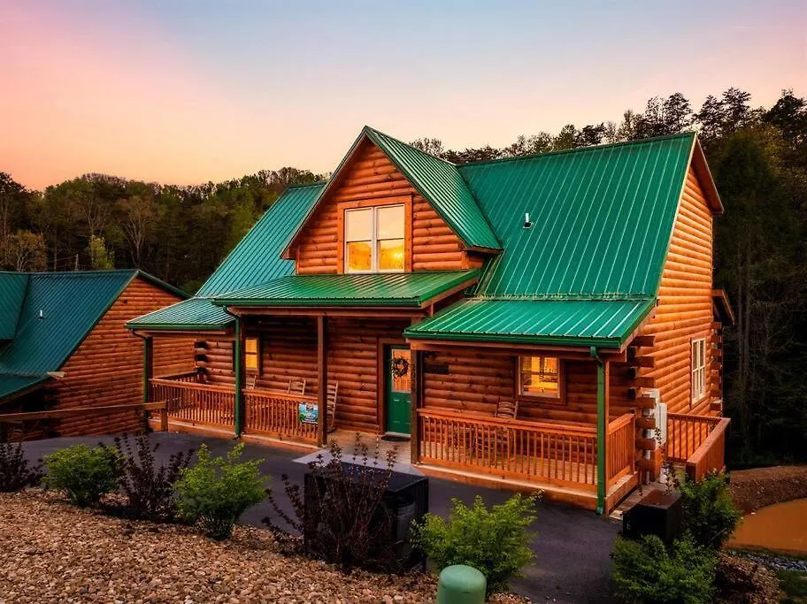 5 Ensuite Bedrooms, Hot Tub, Dog Friendly Holiday home