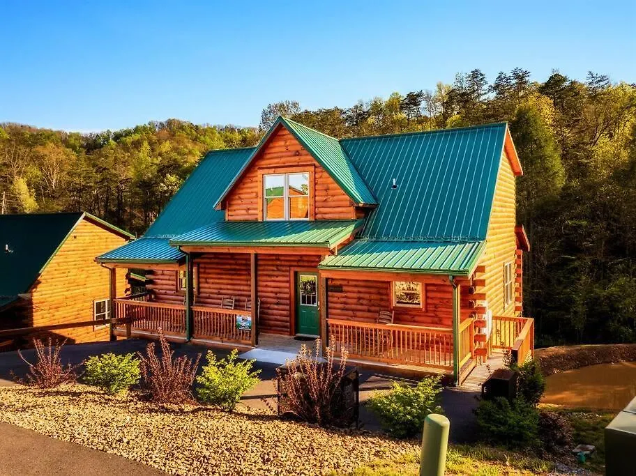 5 Ensuite Bedrooms, Hot Tub, Dog Friendly Pigeon Forge