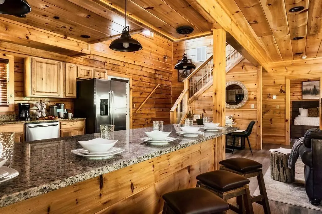 5 Ensuite Bedrooms, Hot Tub, Dog Friendly Holiday home