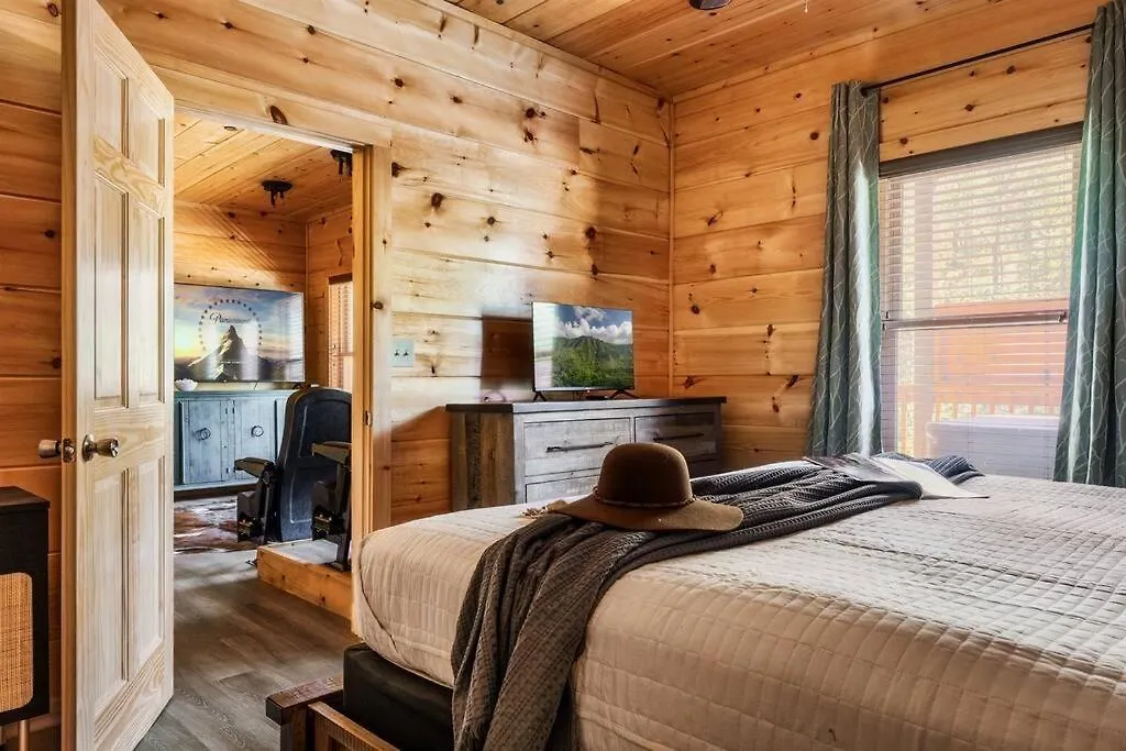 Holiday home 5 Ensuite Bedrooms, Hot Tub, Dog Friendly