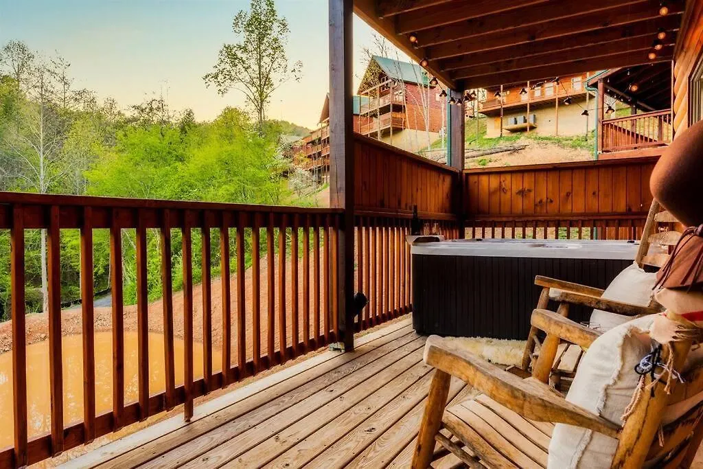 5 Ensuite Bedrooms, Hot Tub, Dog Friendly Holiday home Pigeon Forge