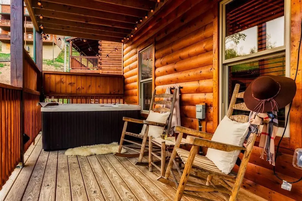 5 Ensuite Bedrooms, Hot Tub, Dog Friendly Holiday home Pigeon Forge
