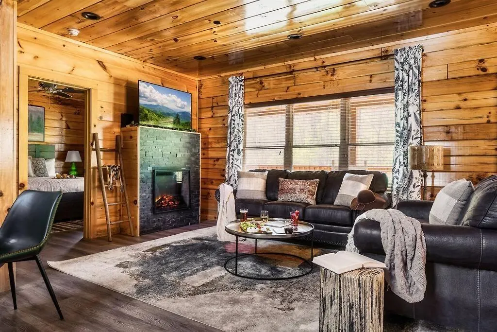 5 Ensuite Bedrooms, Hot Tub, Dog Friendly Holiday home *
