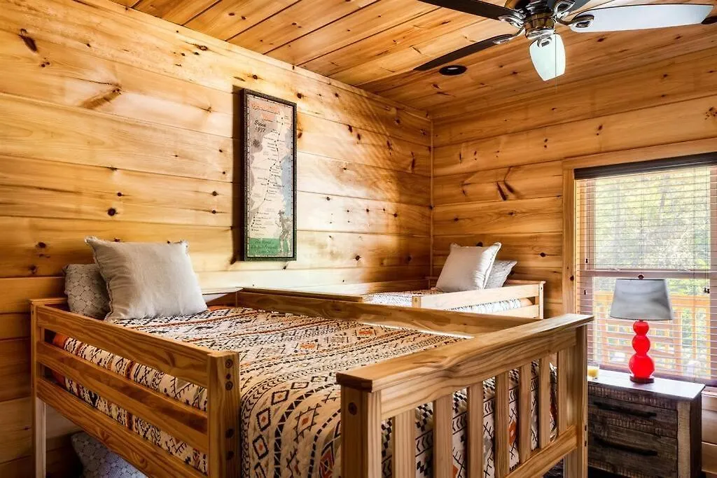 5 Ensuite Bedrooms, Hot Tub, Dog Friendly Holiday home