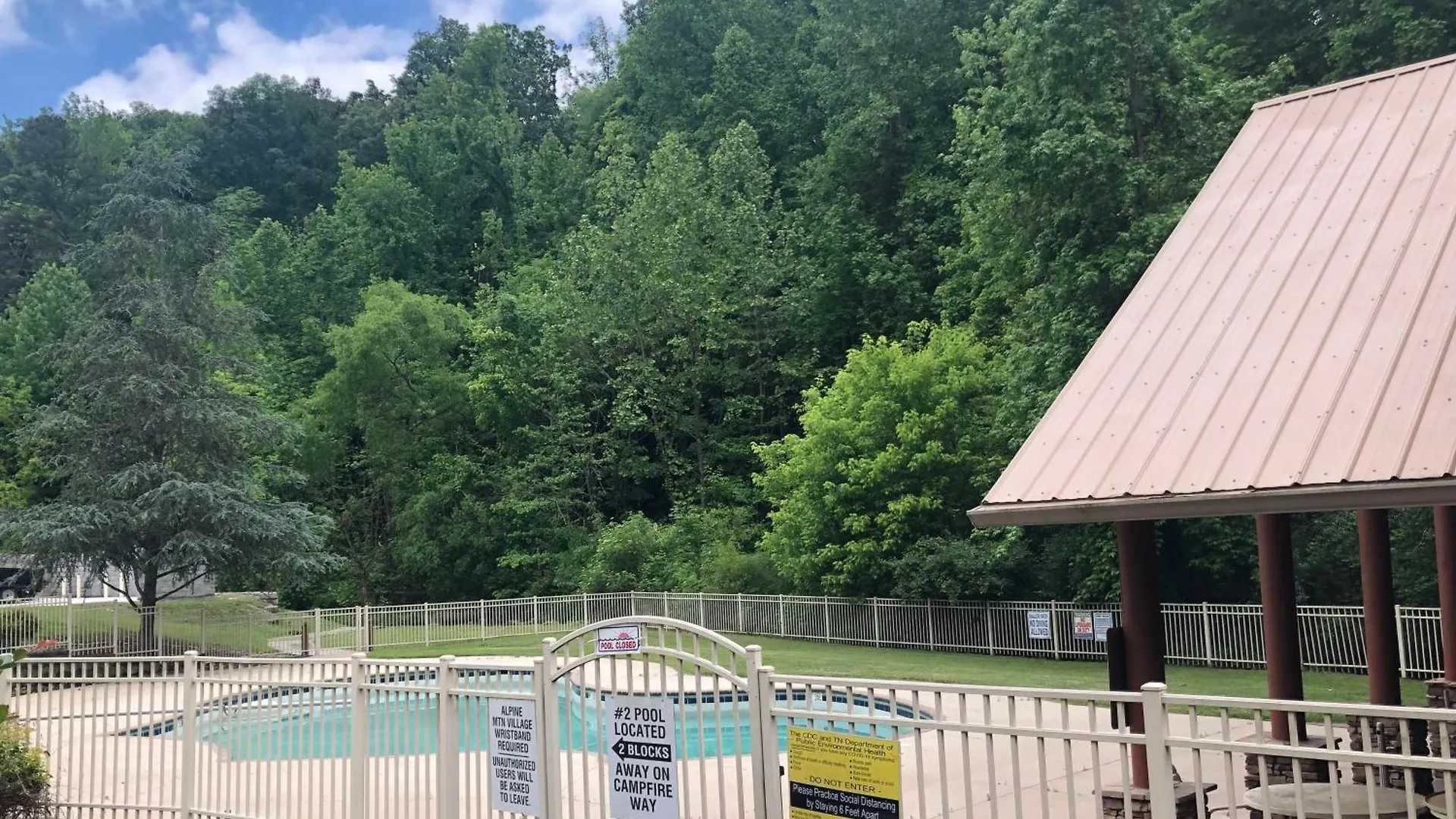 Adorable Shut'er Chalet Pigeon Forge