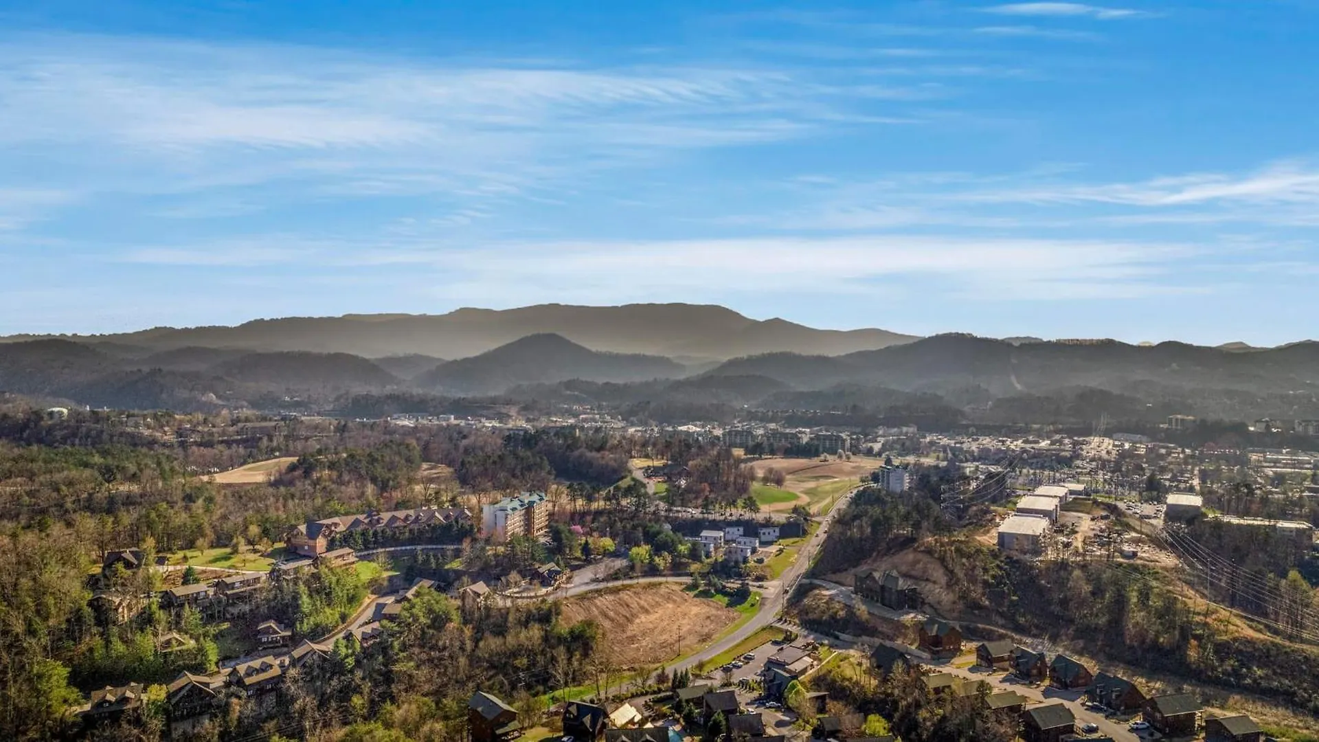 Pinecrest Townhomes-1king-2queen Unit Pigeon Forge