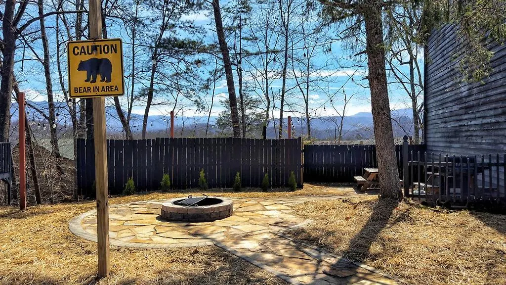Holiday home Pinecrest Townhomes-1king2queen- Renovated Pigeon Forge