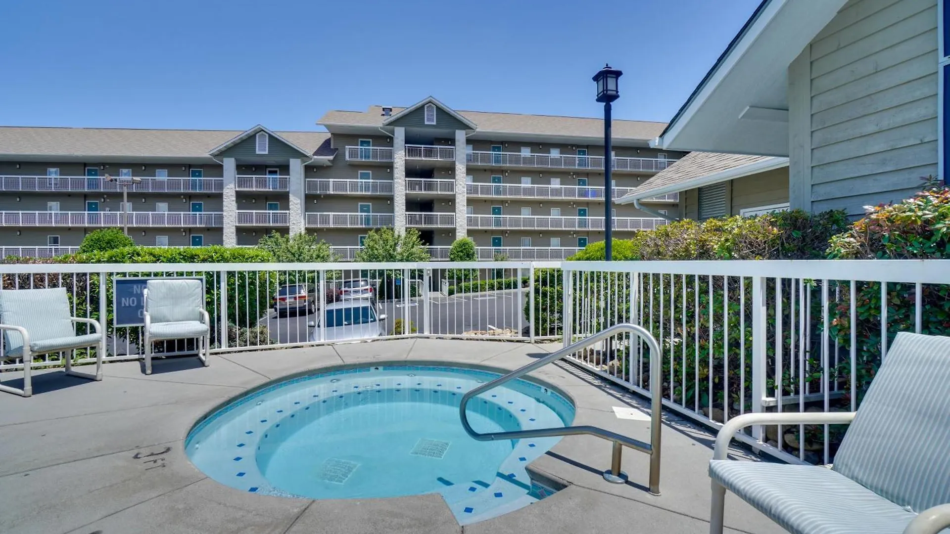 With Pools About 3 Mi To Dollywood! *