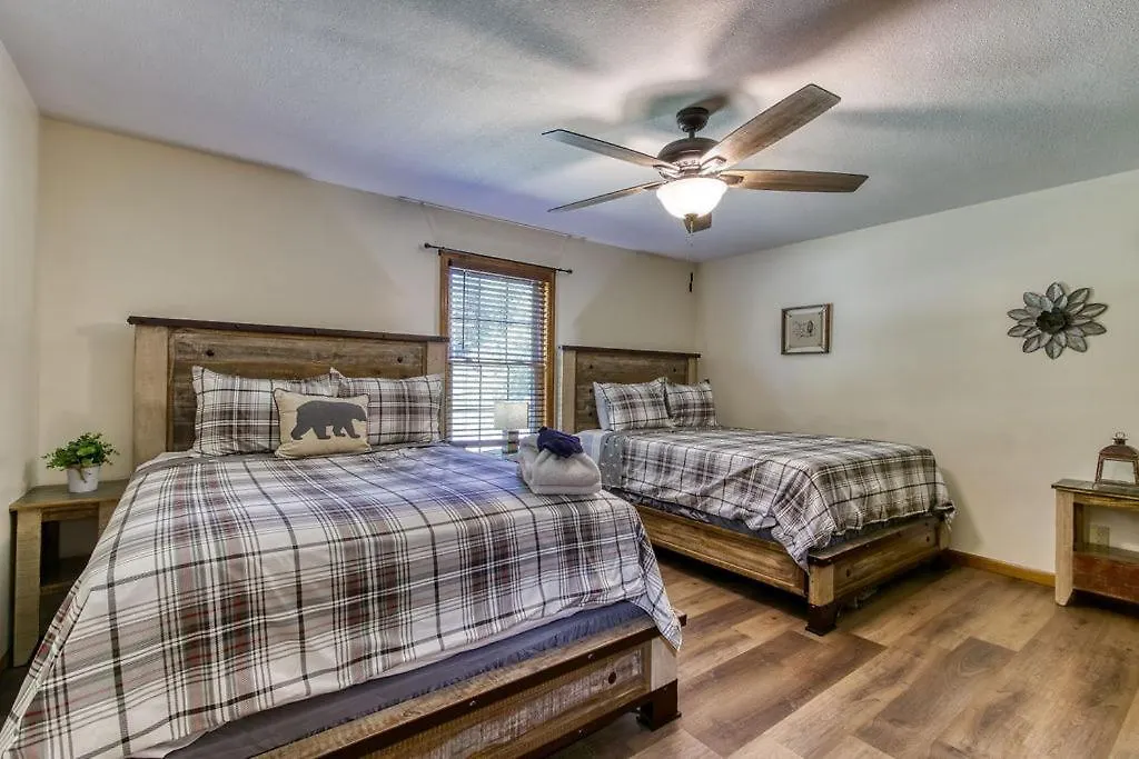 Chalet Getaway, Hot Tub, Game Room, Wifi, 1089 Free Tickets Each Paid Day, Dollywood And Pigeon Forge