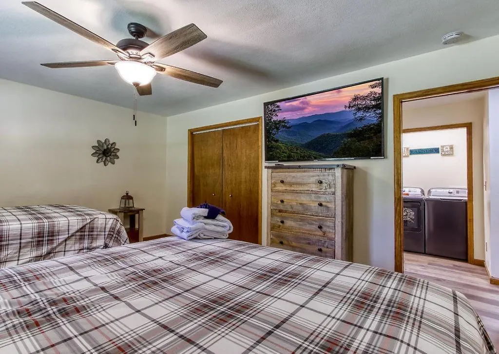 Getaway, Hot Tub, Game Room, Wifi, 1089 Free Tickets Each Paid Day, Dollywood And