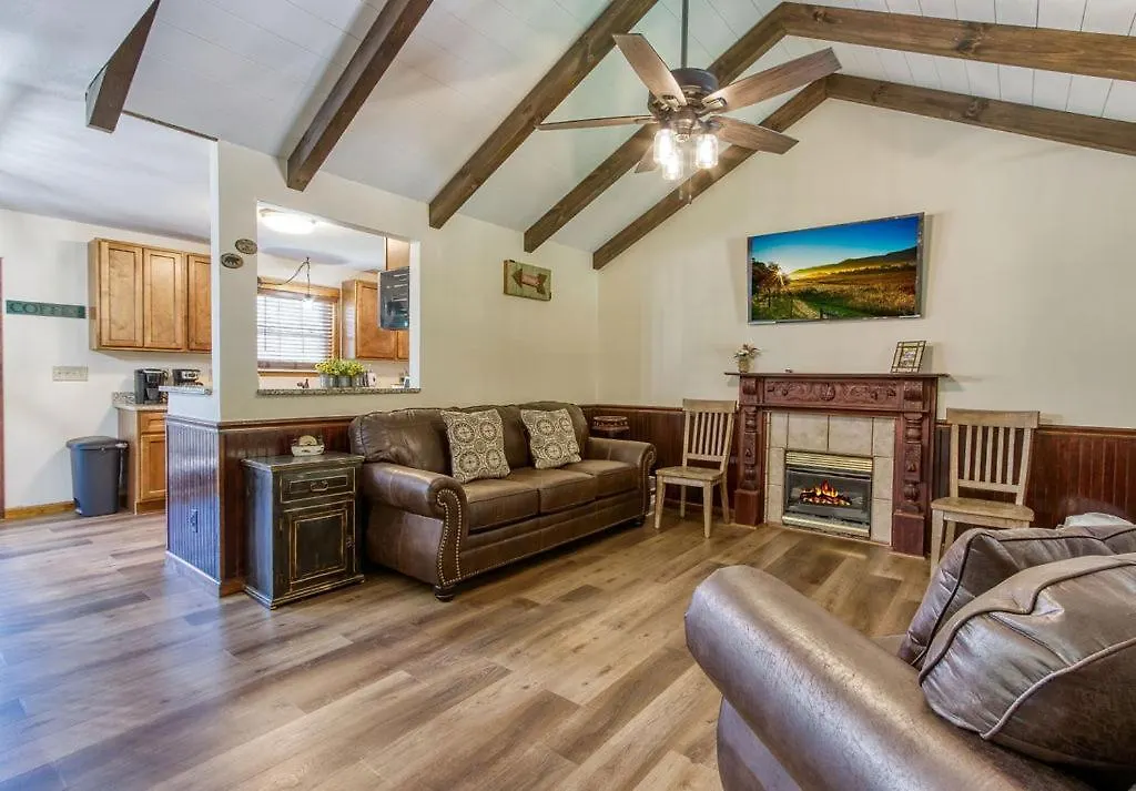 Chalet Getaway, Hot Tub, Game Room, Wifi, 1089 Free Tickets Each Paid Day, Dollywood And *