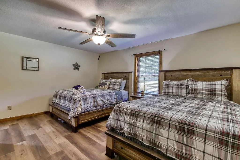 Chalet Getaway, Hot Tub, Game Room, Wifi, 1089 Free Tickets Each Paid Day, Dollywood And