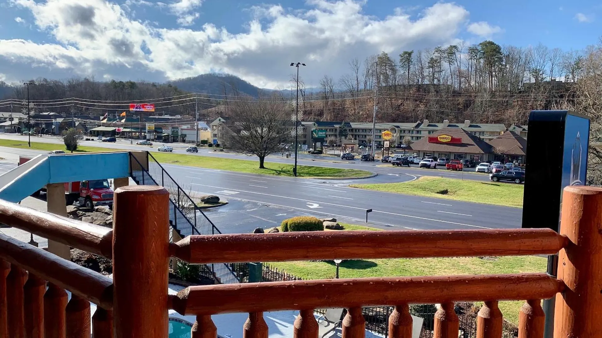Riverchase 2* Pigeon Forge