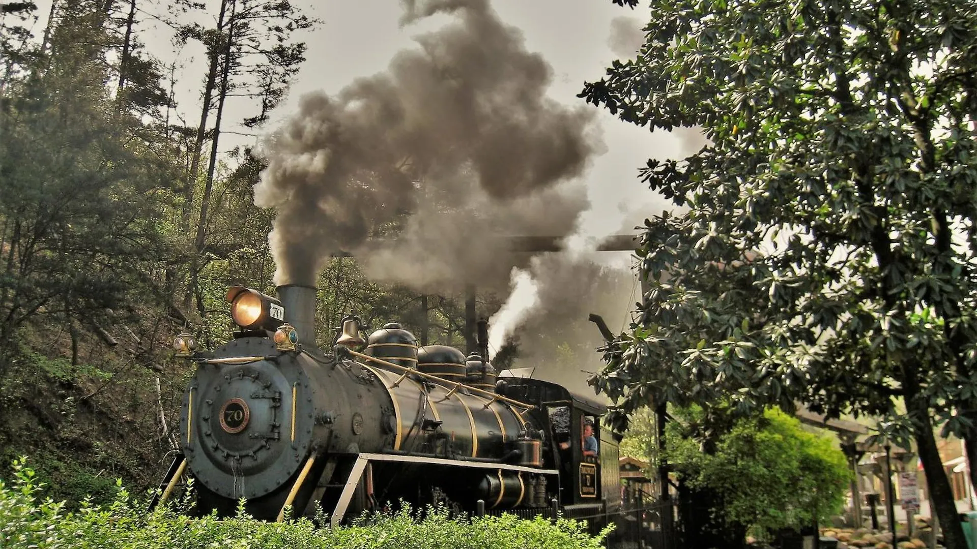 A Great Escape - Get 1089 Of Free Area Attraction Tickets For Each Paid Day, Dollywood And More! Pigeon Forge