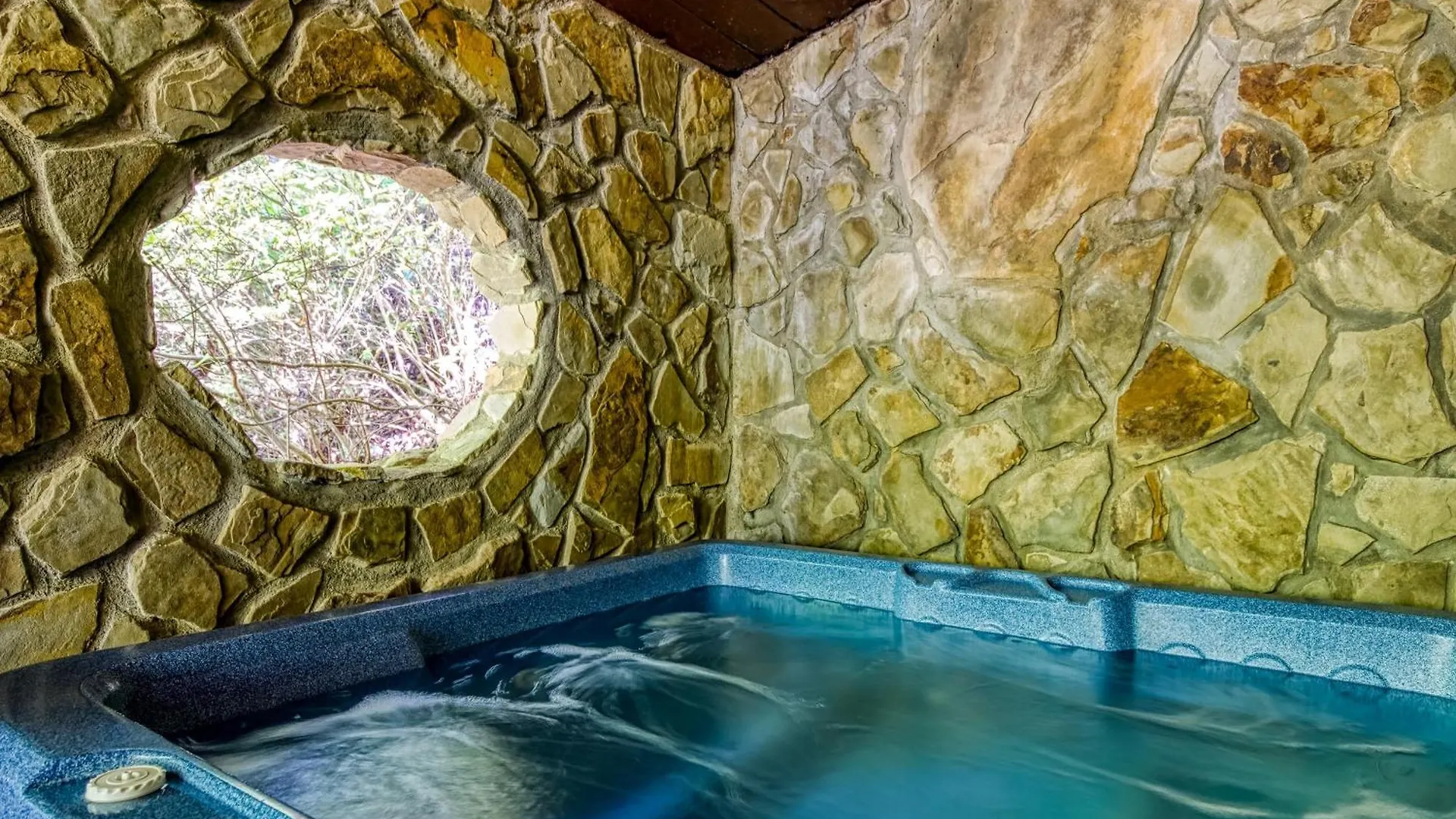 Bridgewood Cabin, Hot Tub, 1089 Of Free Attraction Tickets For Each Paid Day, Dollywood And More! Pigeon Forge