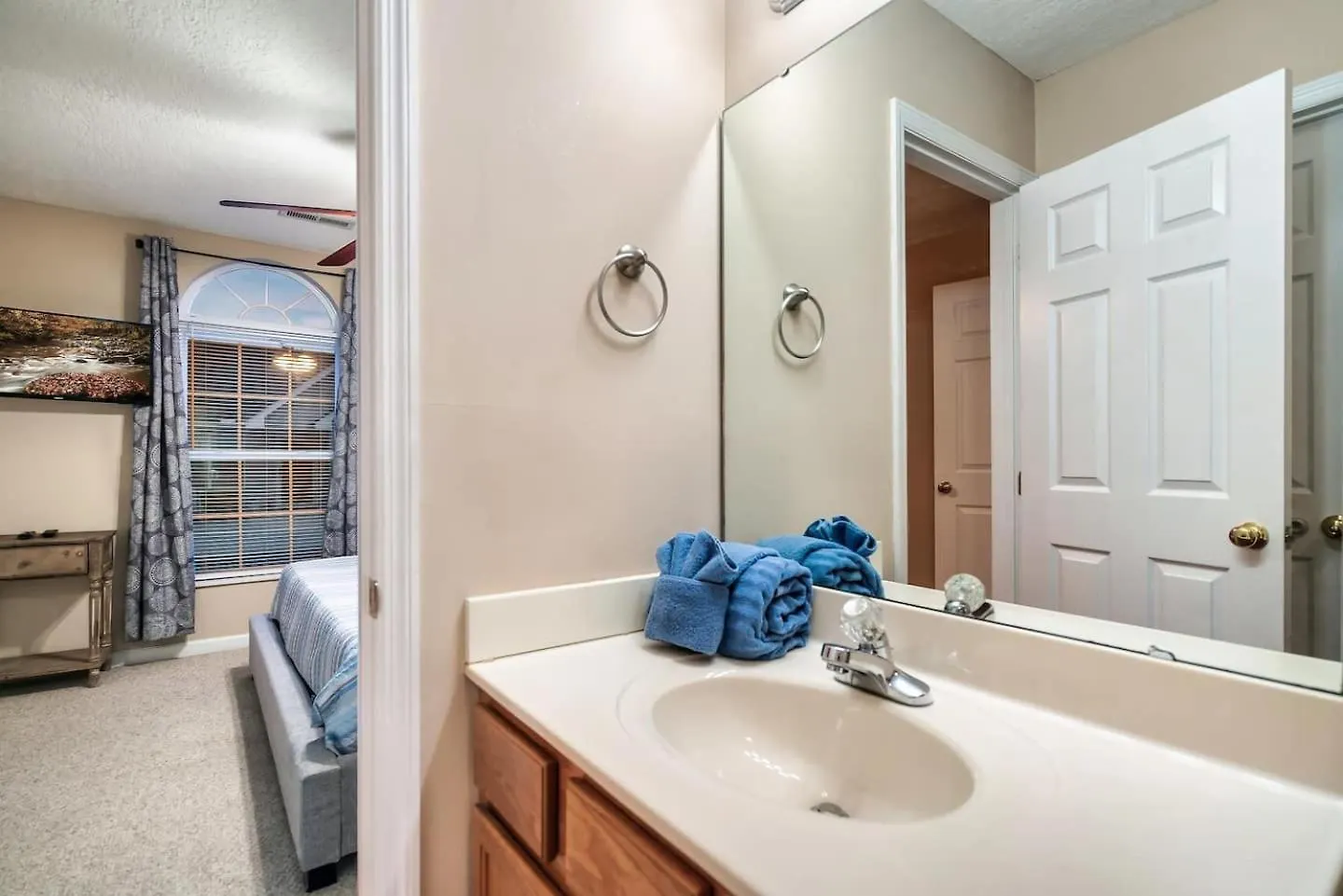 Holiday home 1 Mile To Pkwy, Pets, Hot Tub, Creekside, Porch *