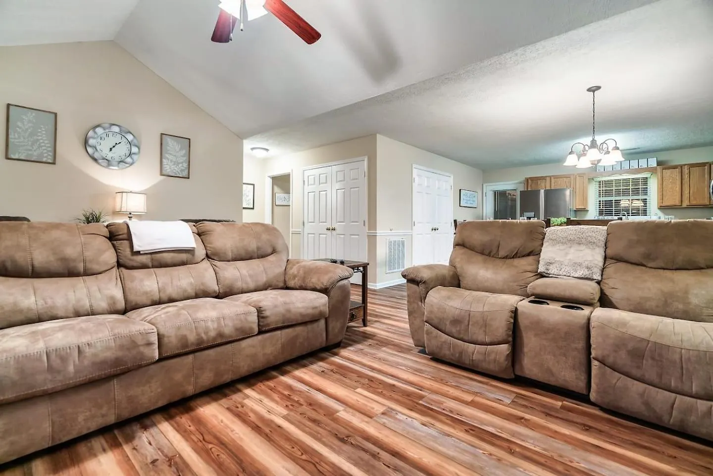1 Mile To Pkwy, Pets, Hot Tub, Creekside, Porch