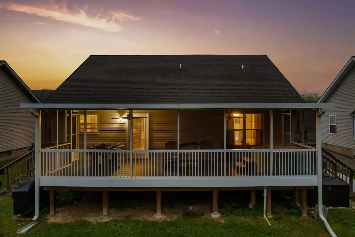 1 Mile To Pkwy, Pets, Hot Tub, Creekside, Porch Pigeon Forge