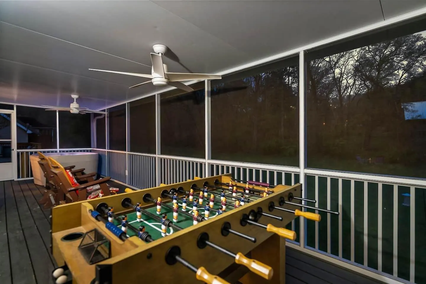 1 Mile To Pkwy, Pets, Hot Tub, Creekside, Porch