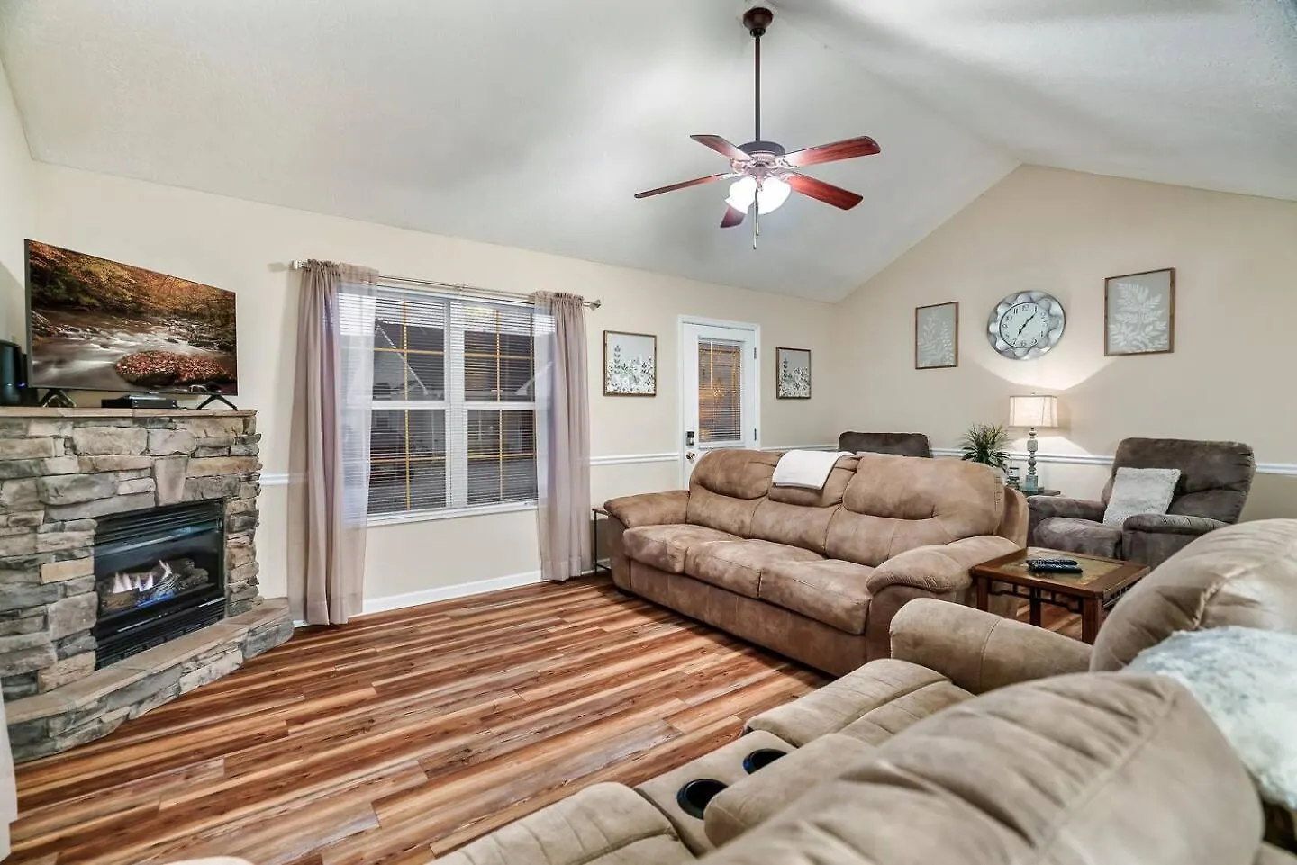 1 Mile To Pkwy, Pets, Hot Tub, Creekside, Porch Holiday home *