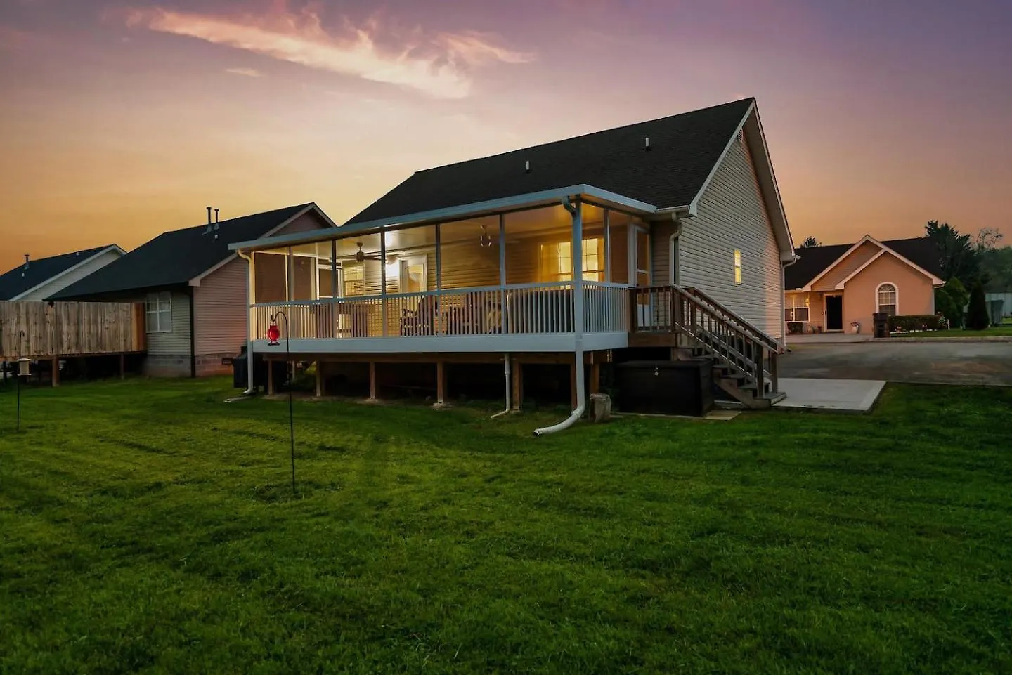 1 Mile To Pkwy, Pets, Hot Tub, Creekside, Porch *