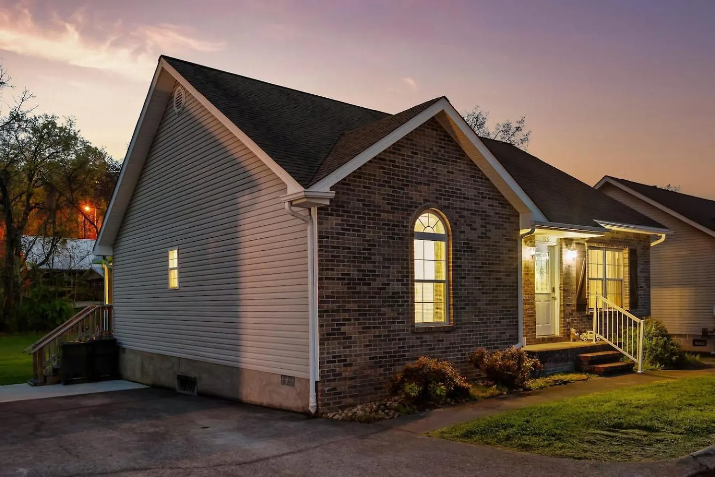 1 Mile To Pkwy, Pets, Hot Tub, Creekside, Porch Pigeon Forge