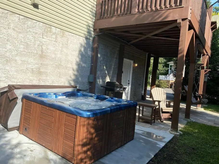 Tennessee Time Out - Entire Hot Tub, Creek, No Steep Roads Holiday home Pigeon Forge
