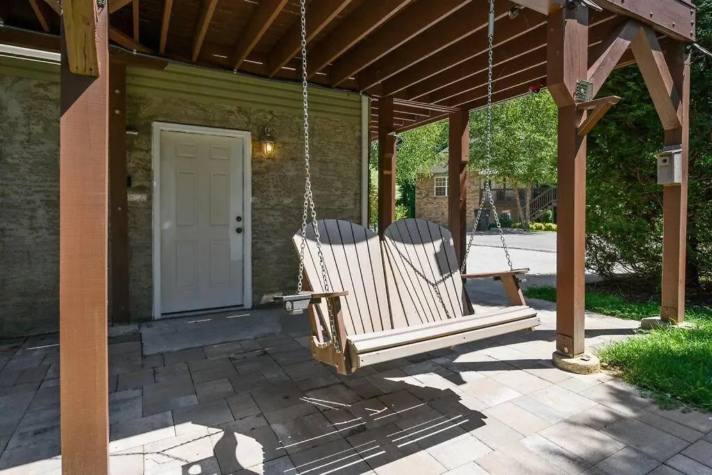 Tennessee Time Out - Entire Hot Tub, Creek, No Steep Roads