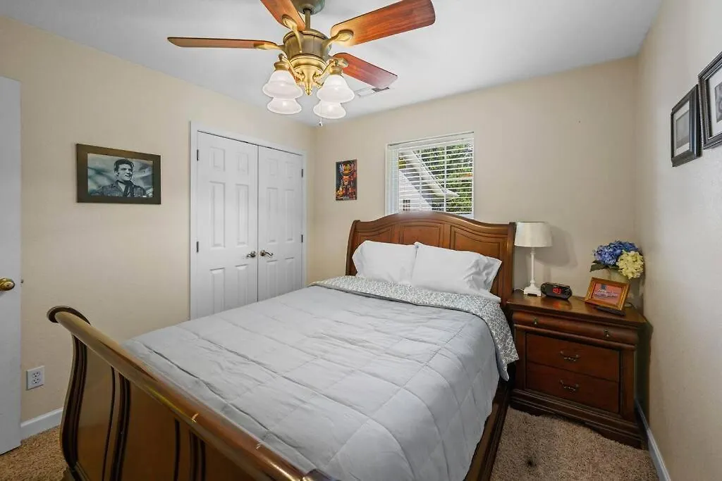 Holiday home Tennessee Time Out - Entire Hot Tub, Creek, No Steep Roads *