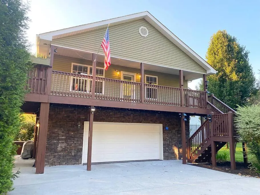 Tennessee Time Out - Entire Hot Tub, Creek, No Steep Roads * Pigeon Forge