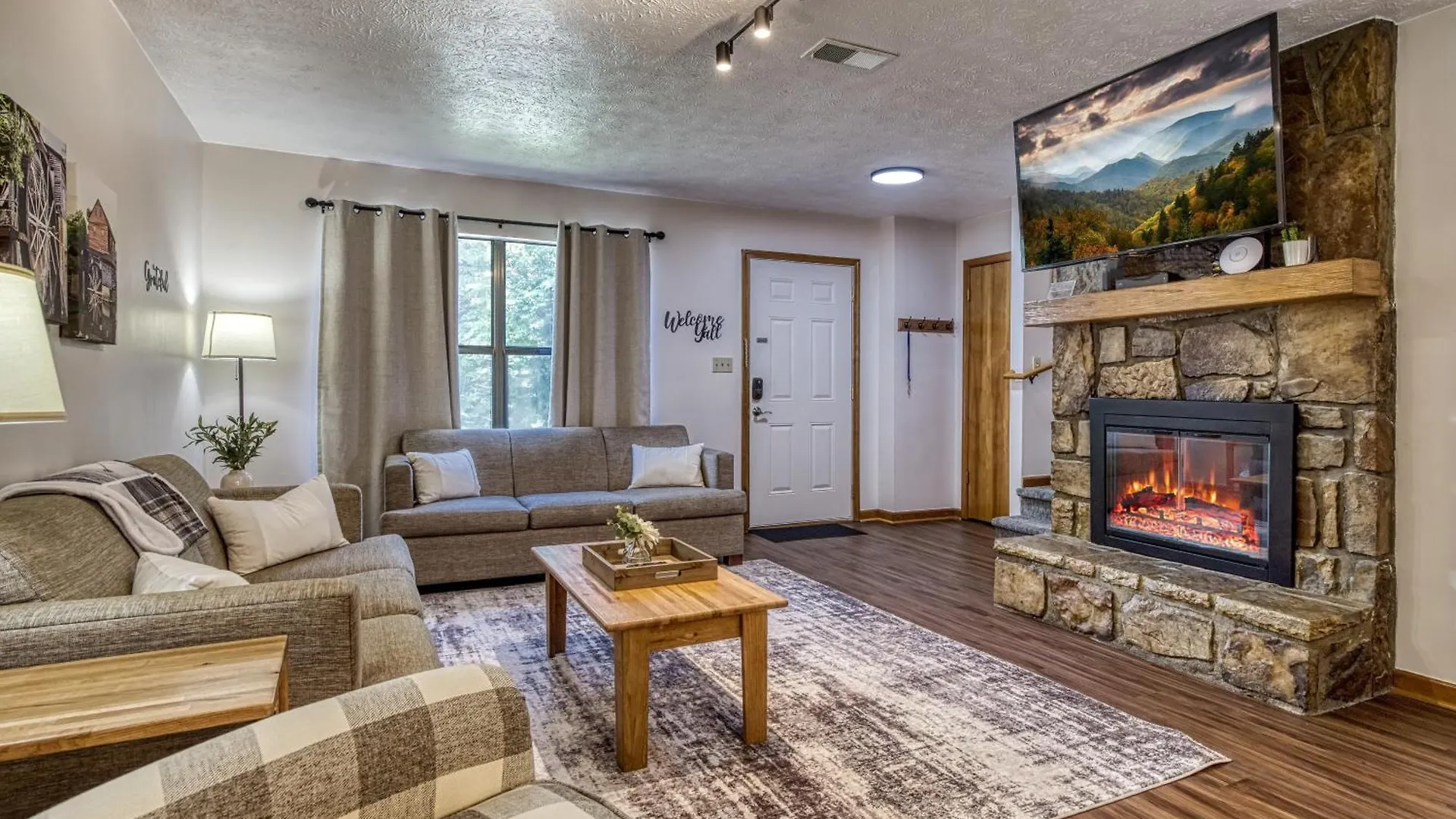 Cozy Bear Hill, Pool, 1089 Of Free Attraction Tickets For Each Paid Day, Dollywood And More! Holiday home