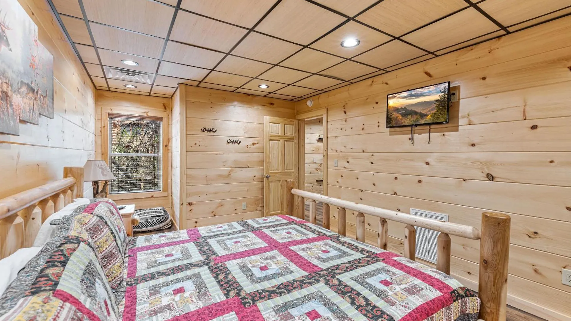 The Red Bird Is A Newly Built 2 Bed 2 Bath Less Than A Mile From Holiday home *