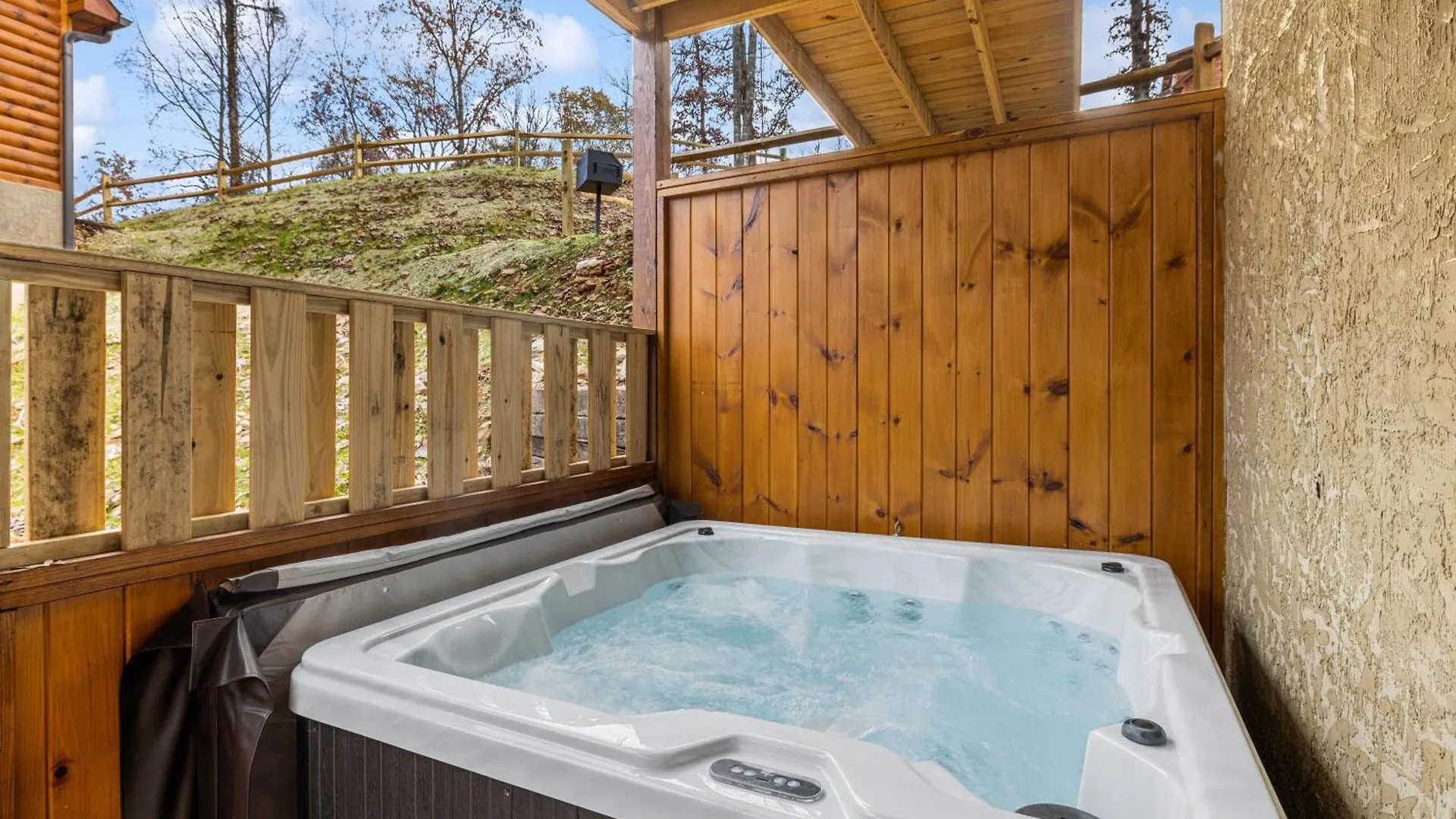 The Red Bird Is A Newly Built 2 Bed 2 Bath Less Than A Mile From