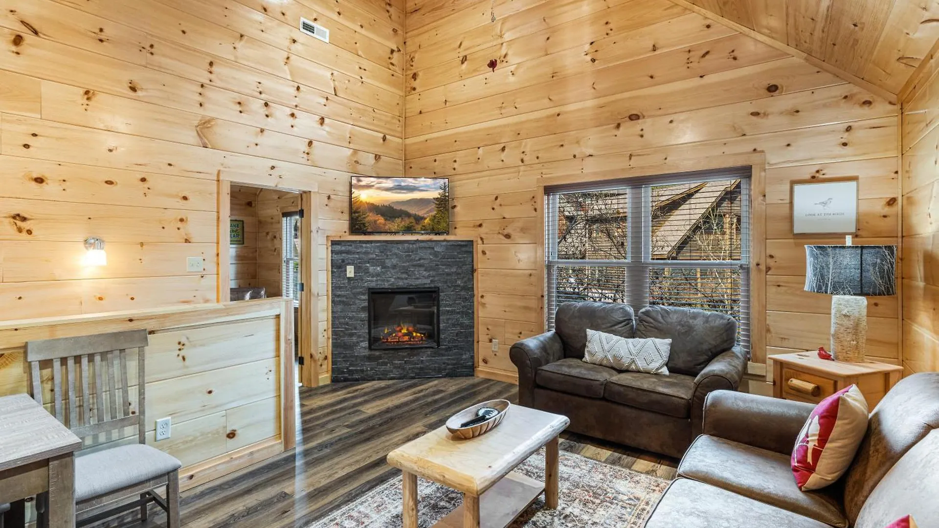 Holiday home The Red Bird Is A Newly Built 2 Bed 2 Bath Less Than A Mile From