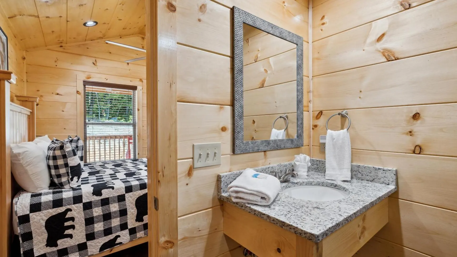 The 3 Bears Is A Newly Built 3 Bedroom Only 3 Minutes From The Parkway! *